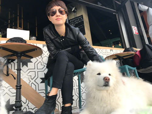 马伊璃秀恩爱 小龙虾配啤酒夫妻档拍戏生活两