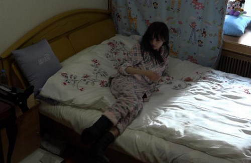 wuli爽妹子的睡衣就接地气得多,很多人都有的