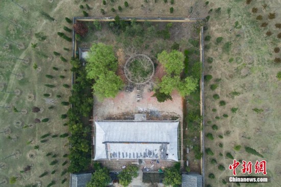 徐州丰县汉皇祖陵 42米高刘邦铜像尽显雄风