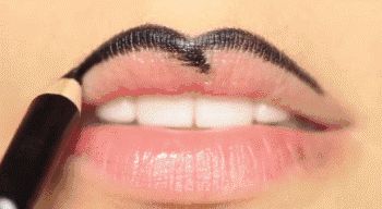 想看想吻还想舔 碾压挂的美唇你造了没？