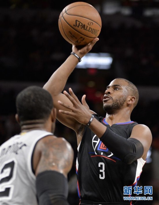 篮球NBA常规赛:快船胜马刺