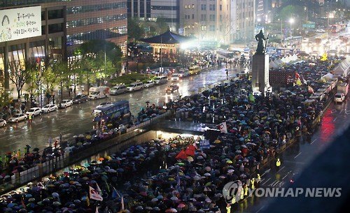 資料圖片：2016年4月16日，“世越”號沉船事故2周年悼念儀式在首爾光化門廣場舉行。(韓聯社) 