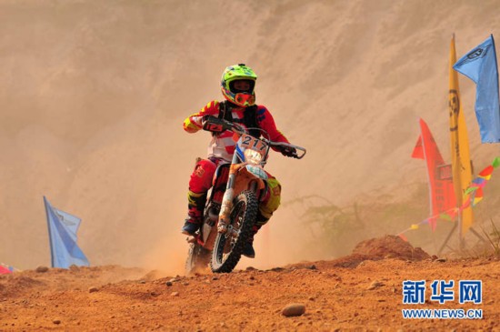 老挝金三角举办摩托车拉力赛(组图)