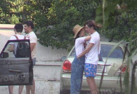 卓伟曝白百何出轨第二弹 街头缠绵上演“摸臀杀”
