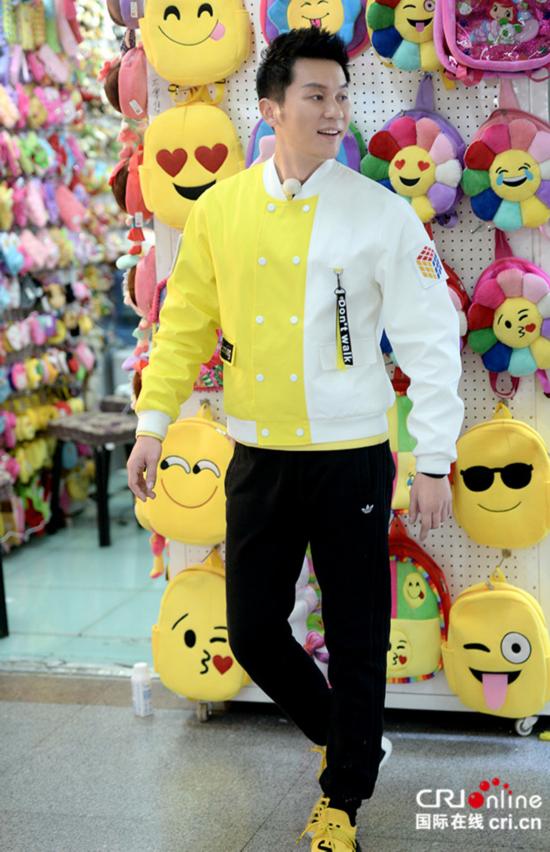 《奔跑吧》跑男今晚开播 baby抱儿子小海绵出