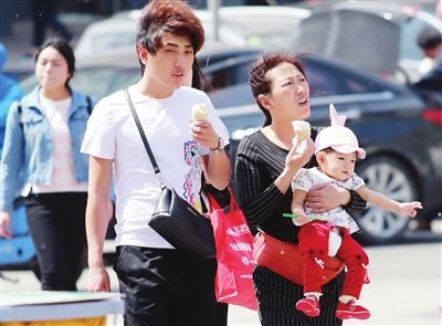 天津市气温逐步升高 开启 夏天 模式