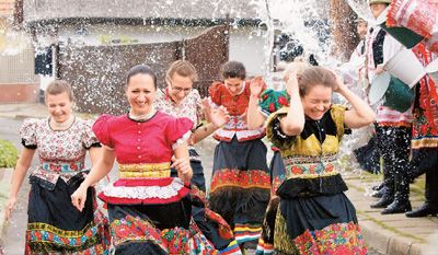 多国泼水庆祝传统节日--旅游频道_权威全面报