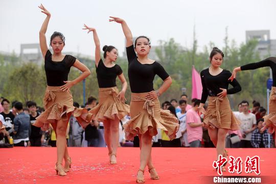 南京邮电大学五千学子薪火传·踏歌行迎校庆