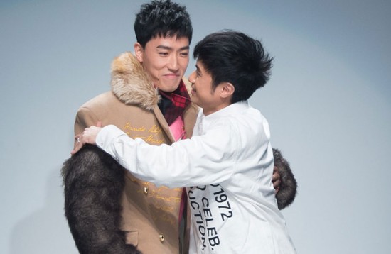 娱悦周刊:白百何出轨 郭晶晶怀二胎 Ella水中分