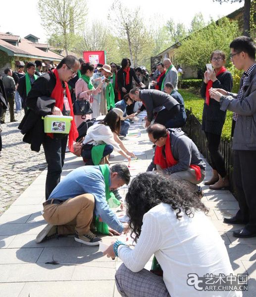 第二届中国(潍坊)国际艺术双年展暨坊茨论坛在坊茨小镇举办(图4) 第二届中国(潍坊)国际艺术双年展暨坊茨论坛在坊茨小镇举办(图4)