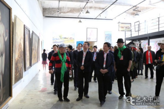 第二届中国(潍坊)国际艺术双年展暨坊茨论坛在坊茨小镇举办(图2) 第二届中国(潍坊)国际艺术双年展暨坊茨论坛在坊茨小镇举办(图2)