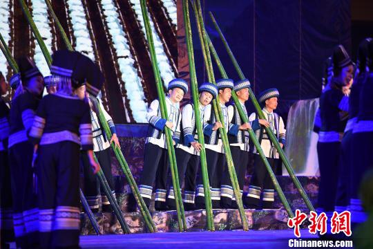 桂滇黔三省区千名民间山歌手同台竞技
