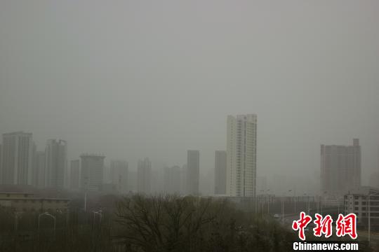 青海出現沙塵天氣省會西寧PM10濃度破2000