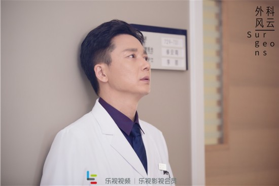 《外科风云》热播 靳东神还原医院日常
