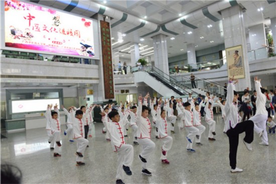 中医文化进校园活动开启健康养生新体验