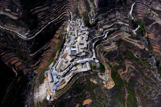 山西省平顺县岳家寨村（4月20日摄）。 新华社记者詹彦摄
