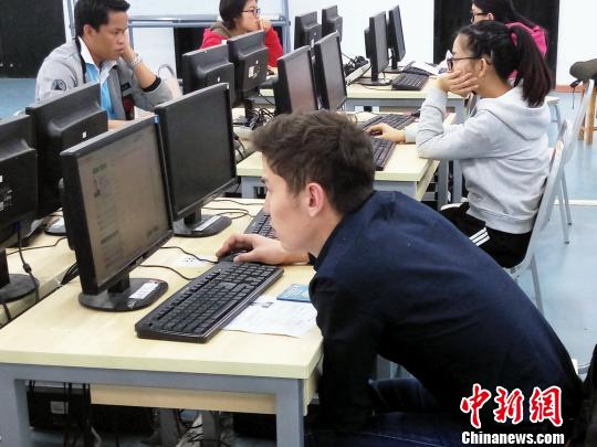 10國97名留學生在貴州參加中國漢語水平考試