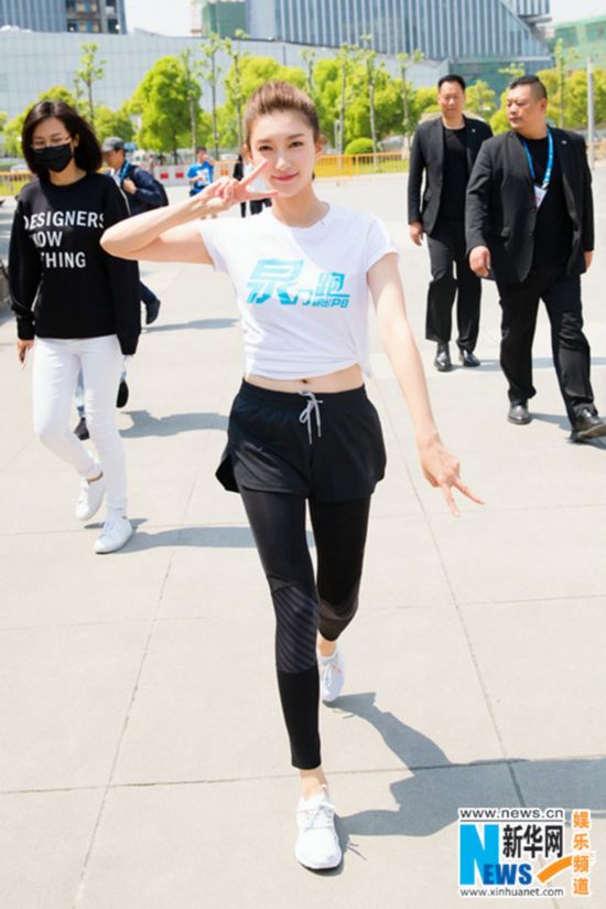 江疏影为马拉松活动站台 高扎马尾运动感爆棚