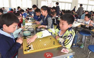 二百余名小棋手参加南通海门春季围棋定升段赛