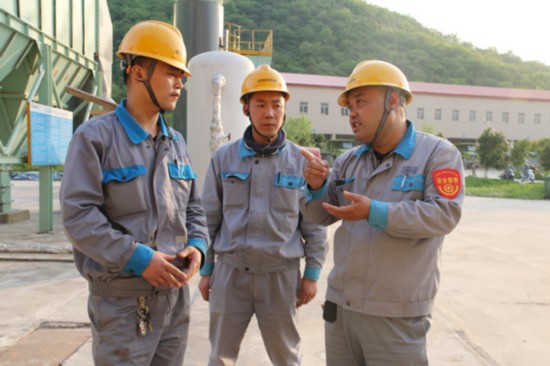 矿山上的追梦者--记海螺集团2016年度先进工作