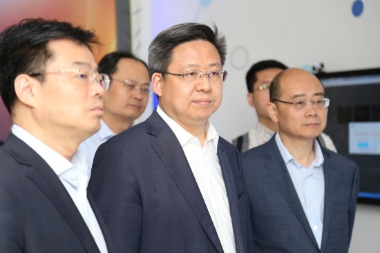 江苏省新闻出版广电局局长焦建俊一行莅临蓝海