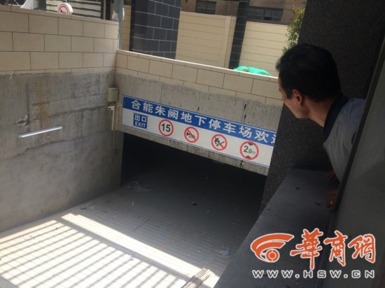 奇葩!西安业主买新房发现卧室窗子竟在车库入