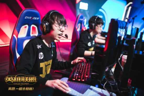 LOL春赛季:RNG与WE对决 谁将代表中国出征