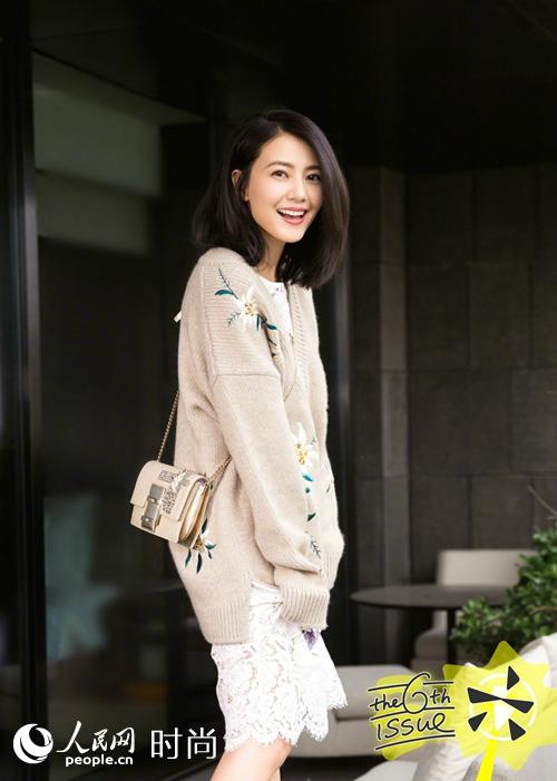 高圆圆示范Bally 2017春夏雪绒花线衫,甜美温柔