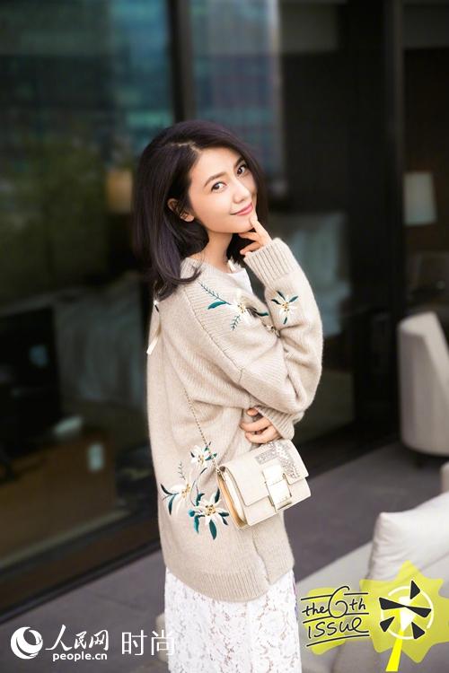 高圆圆示范Bally 2017春夏雪绒花线衫,甜美温柔