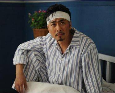 终于醒了!黄俊鹏揭秘躺床上的戏 拍了整整一星期