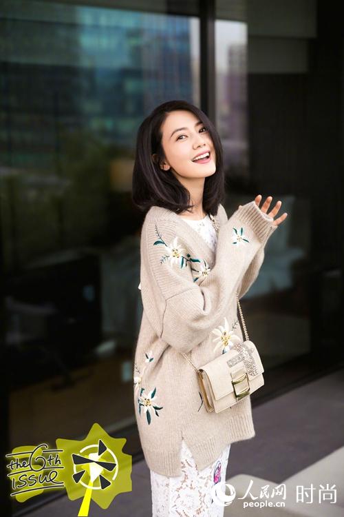 高圆圆示范Bally 2017春夏雪绒花线衫,甜美温柔