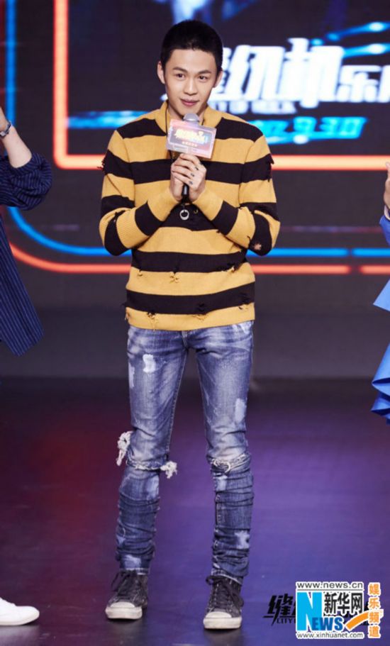 大鹏携缝纫机乐队出道 娜扎挑战叛逆贝斯手