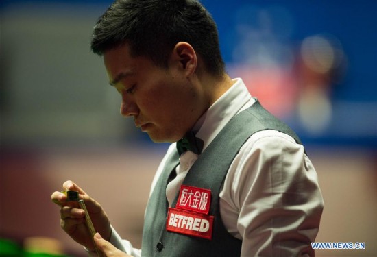 (SP)BRITAIN-SHEFFIELD-SNOOKER-WORLD CHAMPIONSHIP-SEMIFINAL-DING VS SELBY 