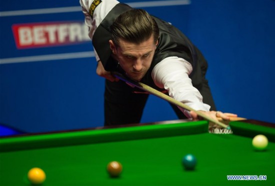 (SP)BRITAIN-SHEFFIELD-SNOOKER-WORLD CHAMPIONSHIP-SEMIFINAL-DING VS SELBY 