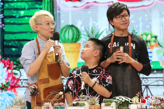 鲜花萌娃谢腾飞表情首秀综艺谷夫妻狂撒微信发表情搞笑图片图片