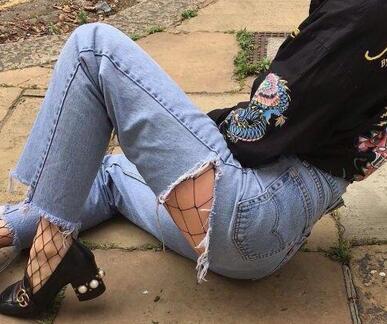 宋茜李小璐露膝盖大腿的破洞裤都弱爆了