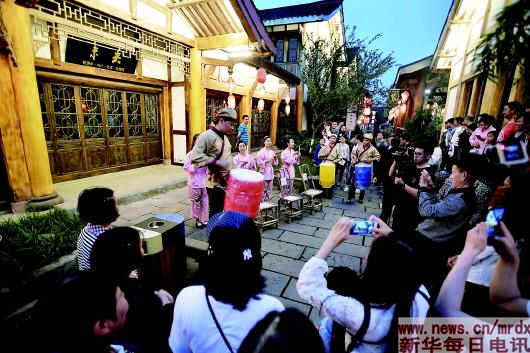 落寞多年的古镇为何突然火了 从 文化重构 透视