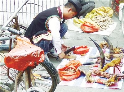 龙海漳州一商人扮装少数民族视频售假药是什么的相对论男子图片