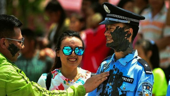 这样抹黑警察叔叔 你猜猜他生不生气