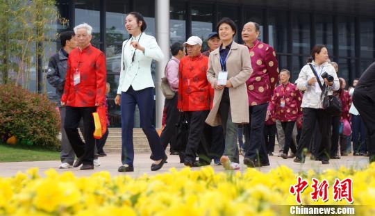 扬州市民日办百寿宴 邀百名耄耋老人为座上宾