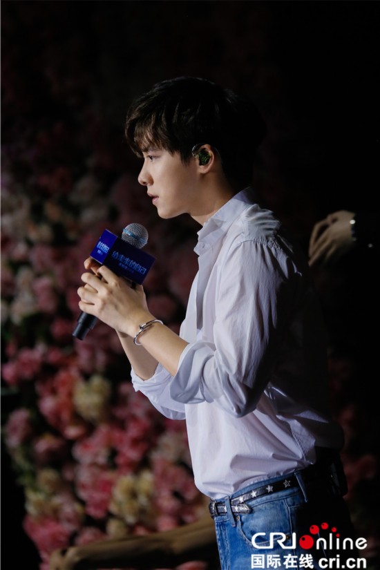 李易峰生日会规模空前大!深情献唱暖心与粉丝