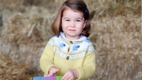 英国王室为庆祝夏洛特公主两岁生日公开纪念美
