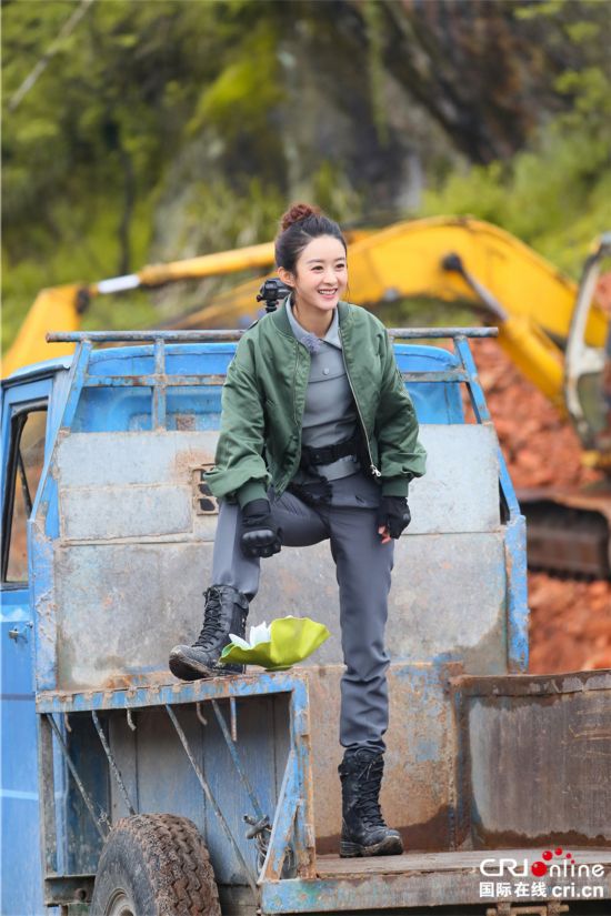 吴亦凡吴磊《奇楼》搬砖记 赵丽颖变身 包工头