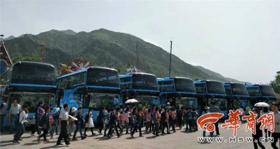 咸阳旅游车西安接单被挡 西安运政稽查:违规不