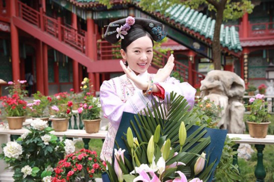 《如懿传》杀青童瑶发俏皮花絮照片