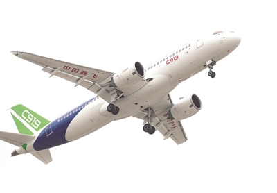 上海起飞南通上空遛个弯 国产大飞机C919首飞