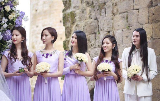 刘亦菲为大学同学周扬做伴娘 盘点明星婚礼上