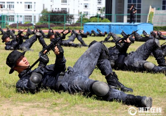 台州温岭巡特警大队组织开展枪操训练