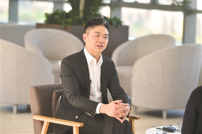 京东 掌门人 刘强东:背著76个茶叶蛋走向世界