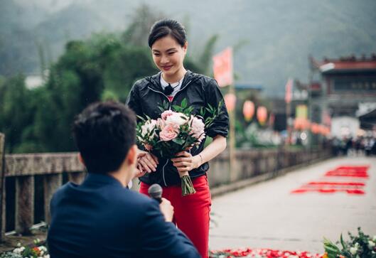 张效诚吴敏霞婚纱照_吴敏霞婚纱照(2)